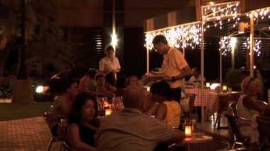 Geceleri açık kafe