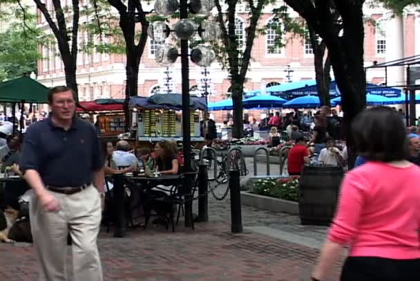 Фанёй-холл с людьми в Бостоне , — стоковое видео
