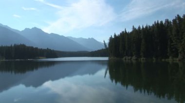 Johnson Gölü Banff Ulusal Parkı'nda