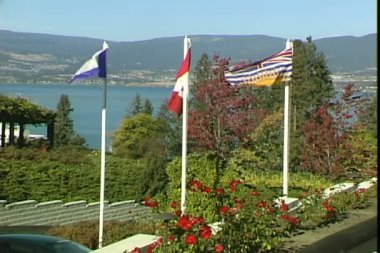 Rüzgar sallıyor Bayrak 