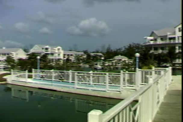 Villas na costa da praia — Vídeo de Stock