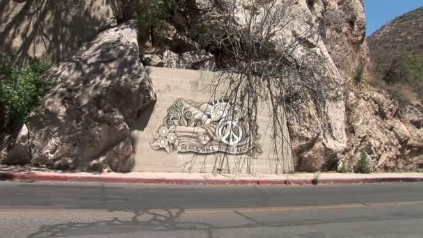 Míru zeď v Bisbee city — Stock video