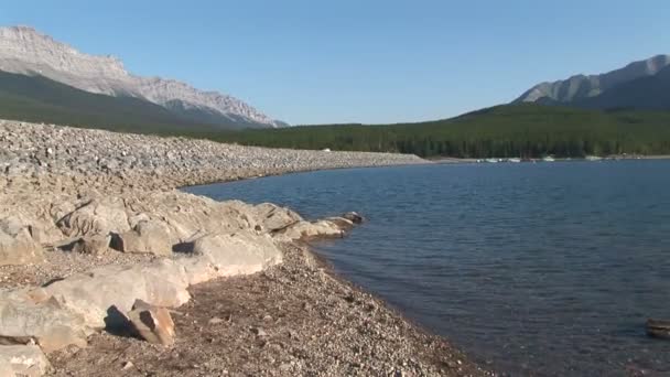 Dam on Lake Minnewanka — Stock Video