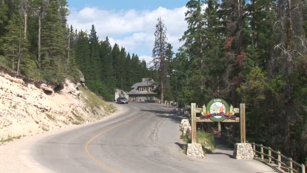 Vägen i Banff Hot Springs — Stockvideo