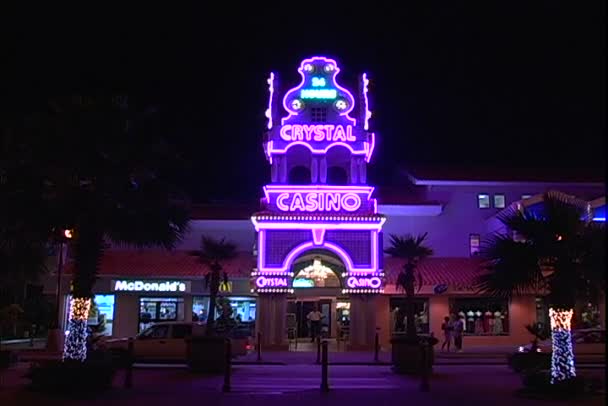 Traffic near Crystal Casino at night — Stock Video