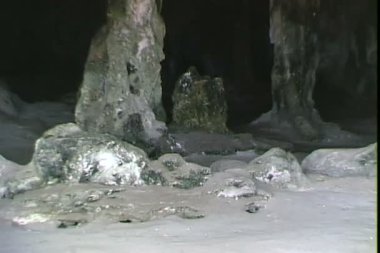 Aruba kumsalda mağara