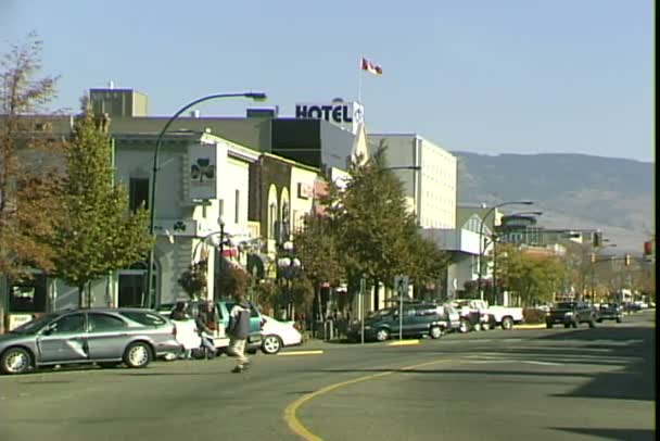Main Street nella città di Kelowna — Video Stock