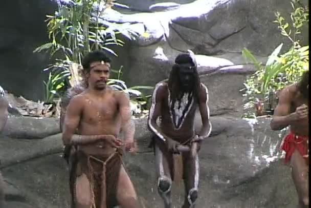Spettacolo di ballerini aborigeni in Australia — Video Stock