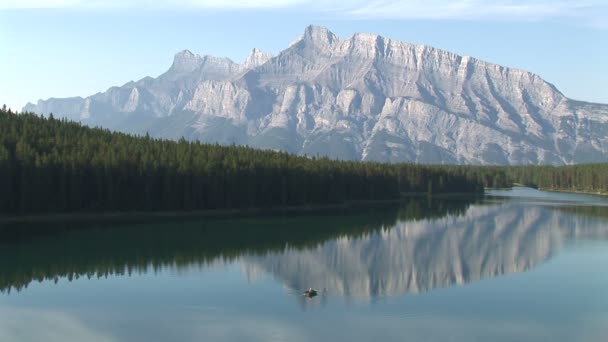 Piękne jezioro w Kanada — Wideo stockowe