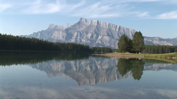 Hermoso lago en Canadá — Vídeo de stock