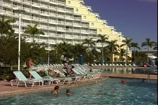 Piscine à Lucaya Hotel — Video