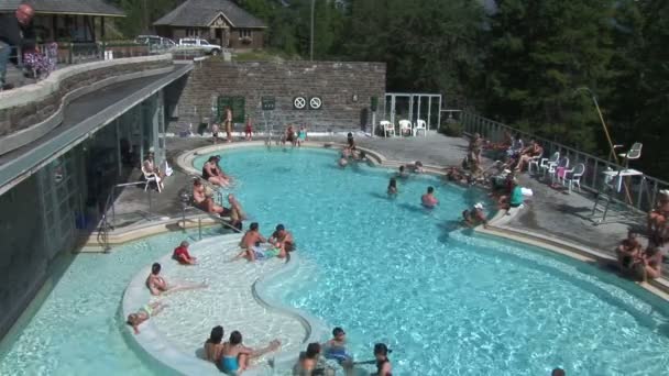 Piscina in resort hotel in Canada — Video Stock