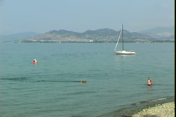 Okanagan meer in Canada — Stockvideo