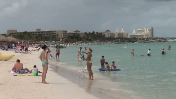 Palm Beach op Aruba island — Stockvideo