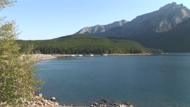 Presa en el lago Minnewanka — Vídeos de Stock