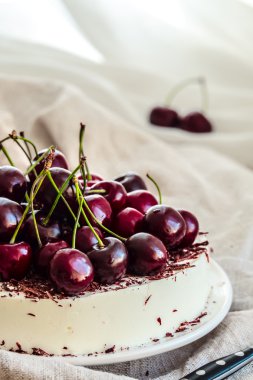 Hiç kek vanilyalı cheesecake Mus kiraz ve çikolata ile