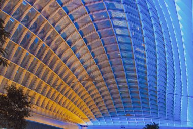 NEW YORK, NY HAZİRAN 16, 2020 Yenilenmiş Penn İstasyonları Moynihan Tren Salonu Manhattan şehir merkezinde halka açıldı