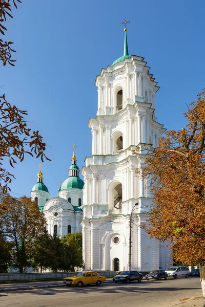 Kirchturm. Kathedrale der Geburt der Jungfrau. — Stockfoto