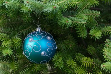 Noel ağacı Noel mavi top. Yılbaşı oyuncak.