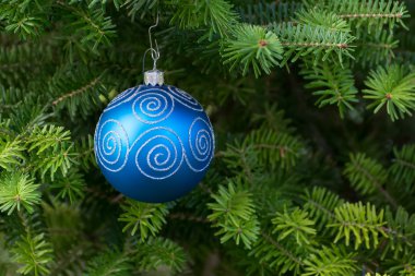 Noel ağacı Noel mavi top. Yılbaşı oyuncak.