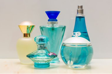Parfüm şişeleri. Cam şişeler.