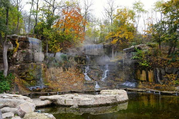 Cores Outono Parque Nacional Dendrologia Sofiyivka Uman Ucrânia Cachoeira Parque — Fotografia de Stock