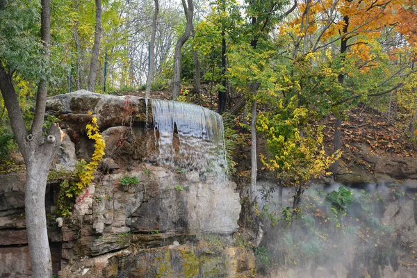 Colori Autunnali Nel Parco Nazionale Dendrologico Sofiyivka Uman Ucraina Cascata — Foto Stock