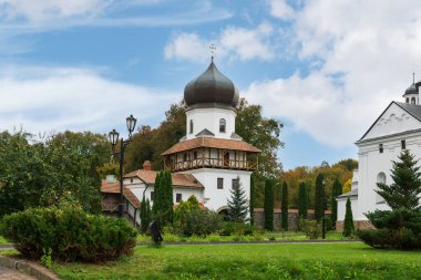 Basilian Babaları 'nın Aziz Niklas Manastırı' ndan Krekhiv Manastırı, Ukrayna Katolik Kilisesi. Manastır topluluğu. Manastır, dini bina.