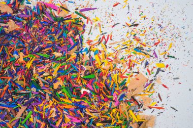 parlak renkli boya kalemleri