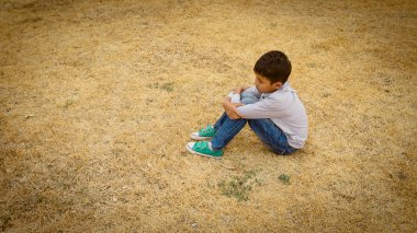 korkak bir genç Asyalı çocuk