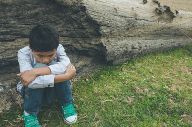 korkak bir genç Asyalı çocuk