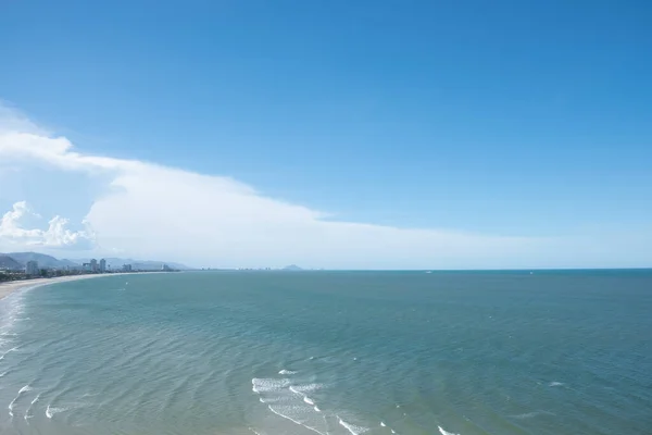 Hermosa Playa Con Arena Blanca Agua Mar Turquesa Cielo Azul — Foto de Stock