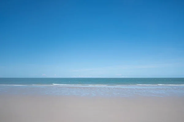 Hermosa Playa Con Arena Blanca Agua Mar Turquesa Cielo Azul — Foto de Stock