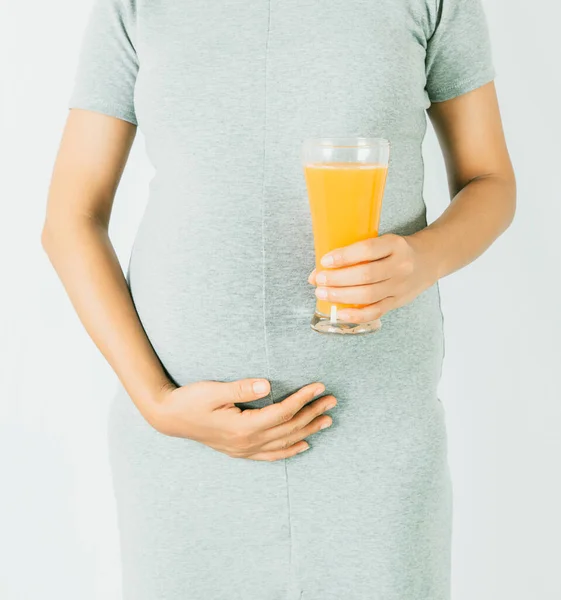 Mulher Grávida Asiática Com Copo Suco Laranja Humor Relaxado — Fotografia de Stock