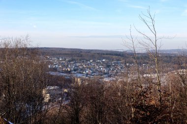 Bir kış günü Sauerland 'de Menden manzarası