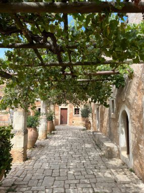 Yunanistan 'ın Girit adasındaki Arkardi Manastırı' nın avlusunun bir kısmı