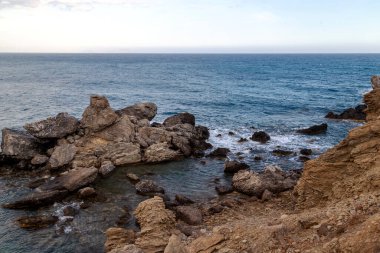 Girit 'teki Preveli Sahili' ndeki Rocky Sahil Hattı (Yunanistan)