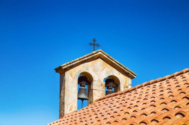 Yunanistan 'ın Girit adasındaki Previli Manastırı' nda çan kulesi.