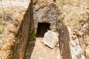 Antik Minos mezarlığı olan Armeni arkeolojik alanı Girit (Yunanistan) adasındadır.)