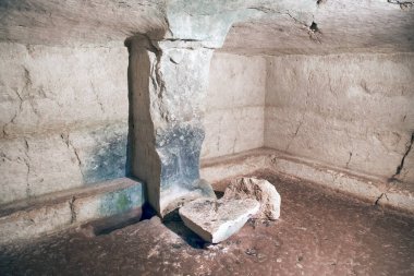 Antik Minos mezarlığı Armeni 'de antik bir mezar mağarası (Girit, Yunanistan)