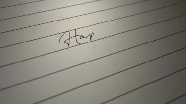 Kahverengi çizgili kağıtta el yazısıyla Mutlu Şükran Günü mesajı animasyonu. Sıcak bir köy tatili yaratmak. Kutlama için mükemmel bir his. 