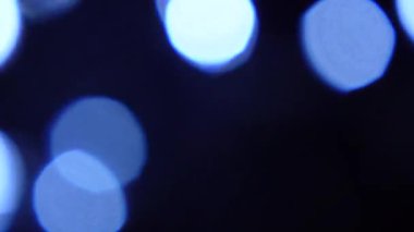 Yumuşak, odaklanmış Noel ışıkları, tatil videoları ve şenlik tasarımları için mükemmel arkaplan bokeh parçacık arkaplanı