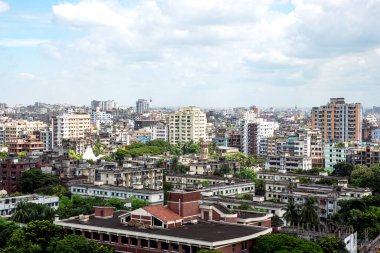 Parlak Mavi Gökyüzü Altında Bustling City 'nin Modern Şehir Skyline' ı