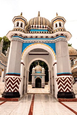 Büyük Dini Mimariye Entrika ile Tasarlanmış Giriş