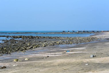 Kaya oluşumları ve Mavi Gök Sahili