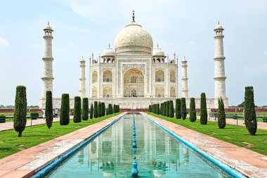 Taj Mahal Yansıyan Havuz ve Bahçeleri ile Agra, Hindistan, mermer anıt