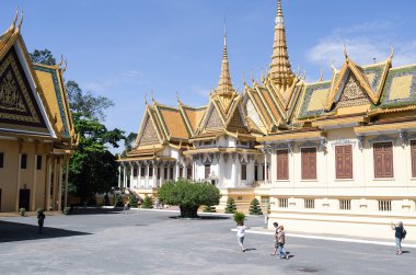 Phnom Penh Tapınağı, Altın Şehir Tapınağı (Wat Xieng tanga). Kraliyet Sarayı, gümüş Pagoda ve Toul Sleng