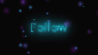 Canlandırılmış deniz mavisi parıltısı metin hareketi grafiklerini takip eder. Karanlık arkaplan dijital sanat akışı örtüşür. Parlak teal takip metin animasyonu karanlık arkaplan soyut hareket grafikleri sosyal medya girişi.