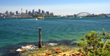 Sidney'de şehir ve limanın panoramik manzarası