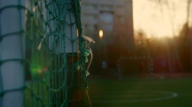 Gençler Futbol futbol gol arasında yaz akşamları oynamak